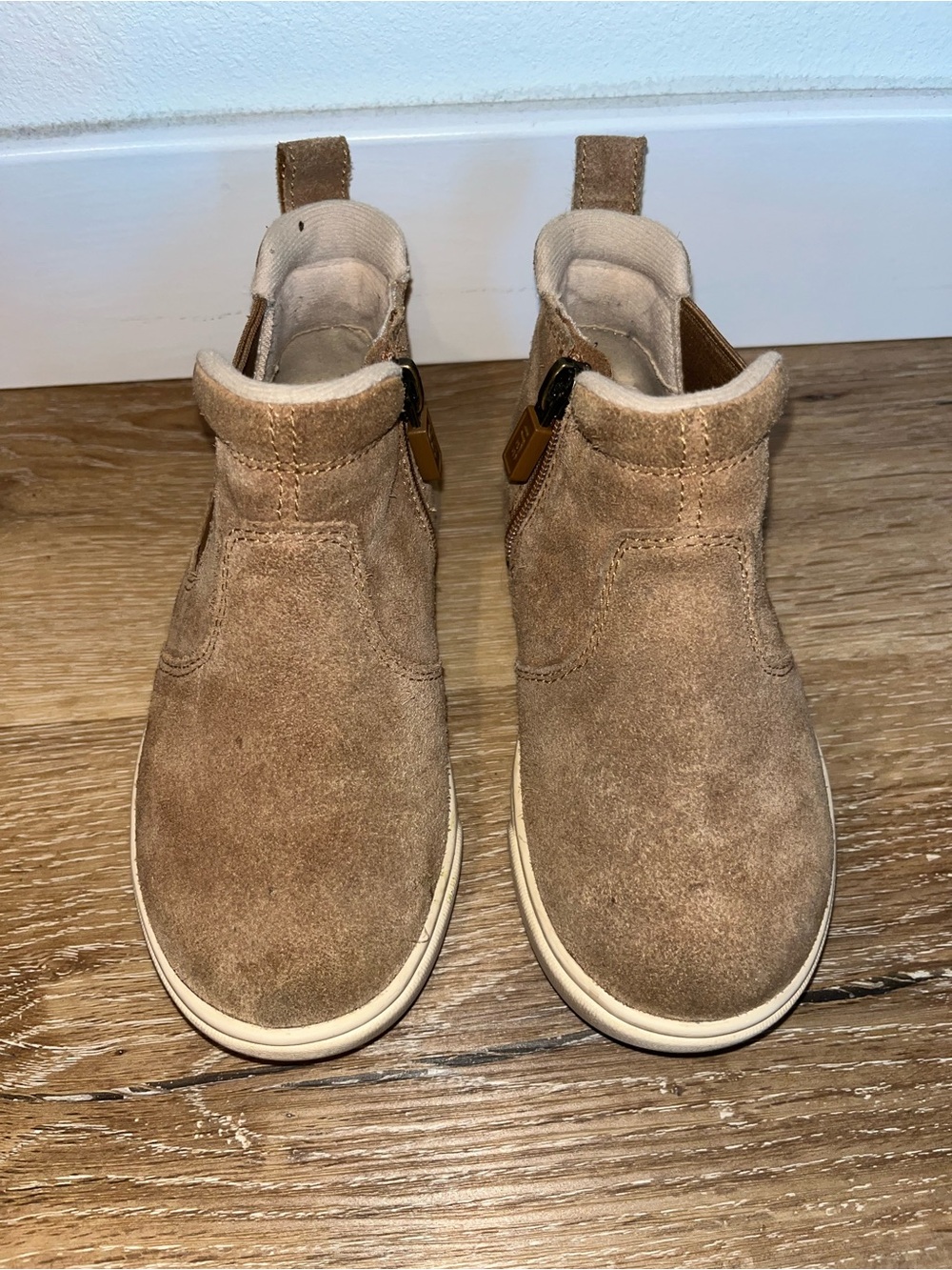 UGG Kids Light Brown Suede Zip Chelsea Boots